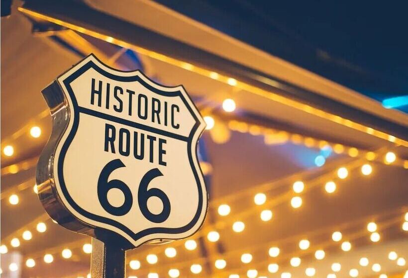 酒店 Regal 8 Inn & Suites