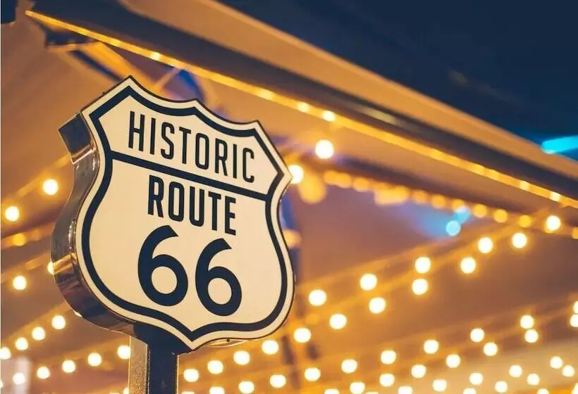 Hotelli Regal 8 Inn & Suites