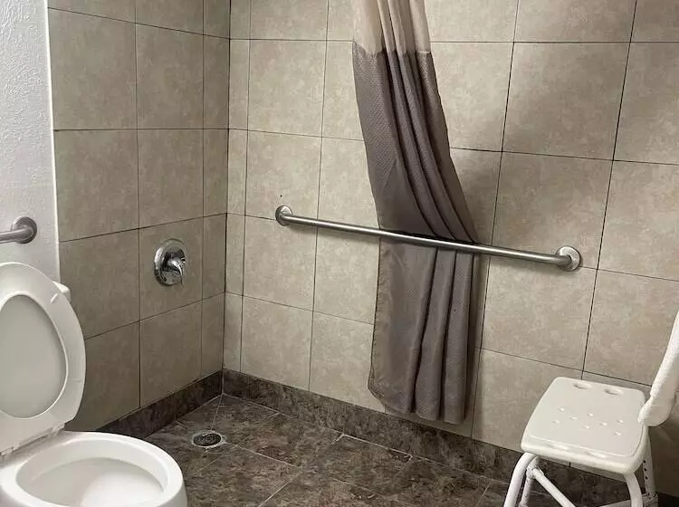 Hotelli Regal 8 Inn & Suites