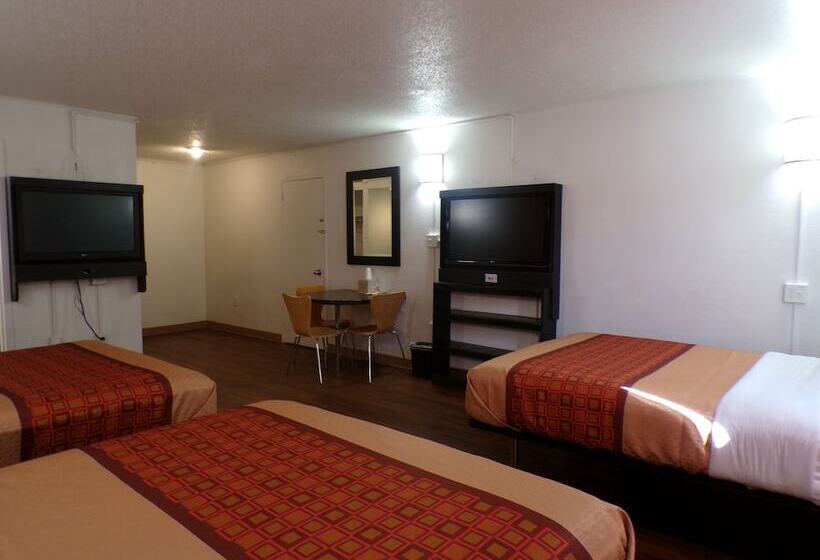 酒店 Regal 8 Inn & Suites