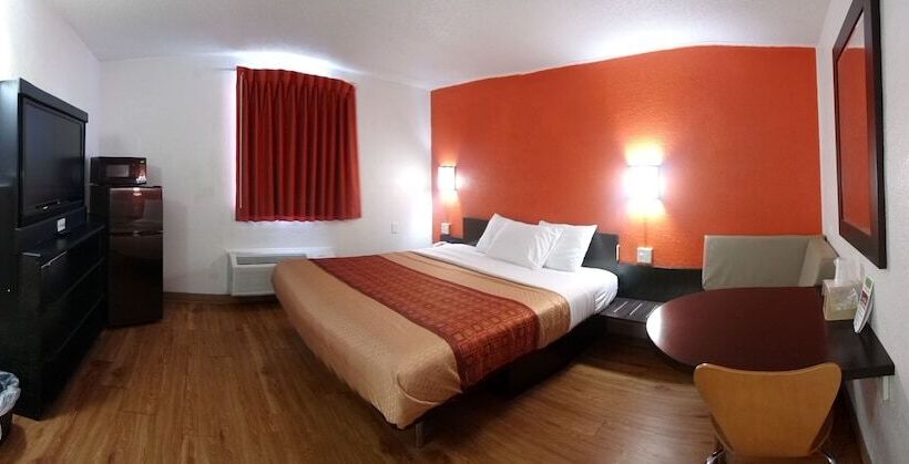 酒店 Regal 8 Inn & Suites