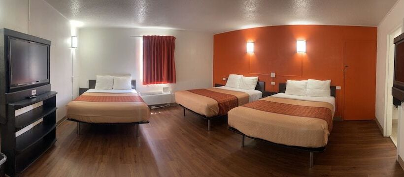 酒店 Regal 8 Inn & Suites