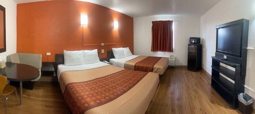 酒店 Regal 8 Inn & Suites