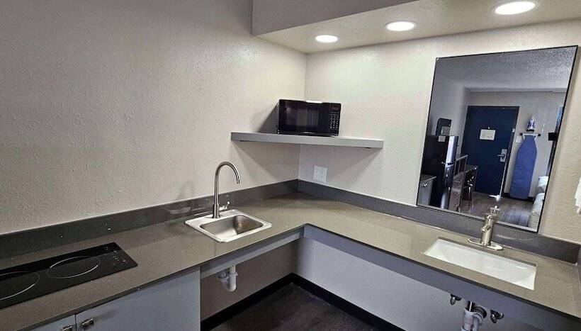 فندق Surestay Studio By Best Western Victoria