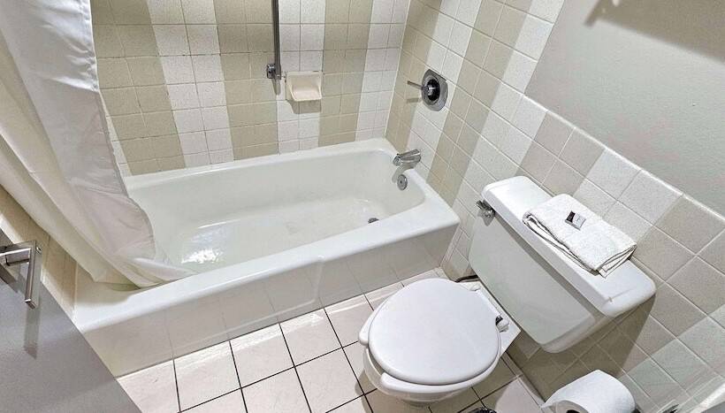 فندق Surestay Studio By Best Western Victoria