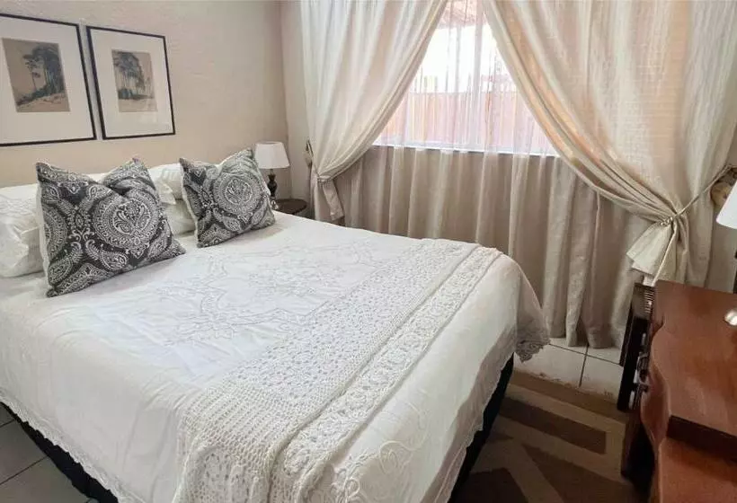 Majatalo Palm House Accomodation