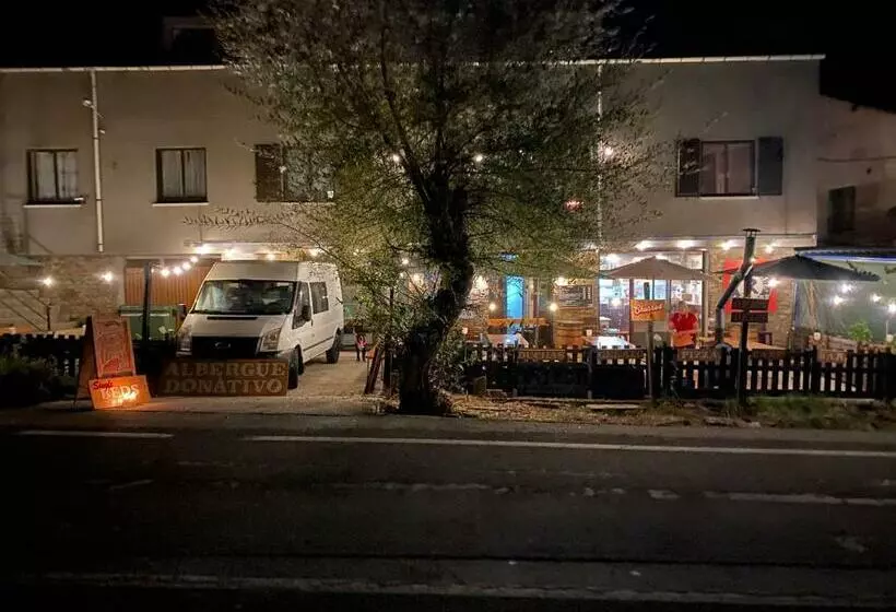 Vagabond Vieiras Beds & Dinner Albergue