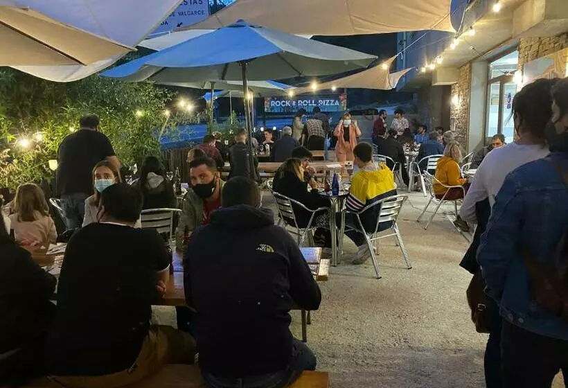 Vagabond Vieiras Beds & Dinner Albergue