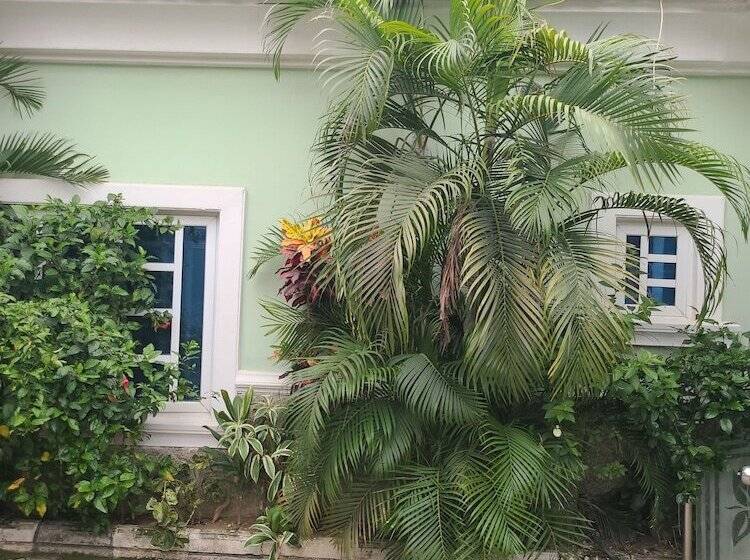 Dazzle Hotels And Apartments