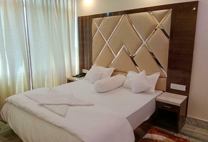 酒店 Silver Sand Eco Resort !! Beachfront !! With Biggest Pool And Huge Open Area !! Ideal For Weddings !