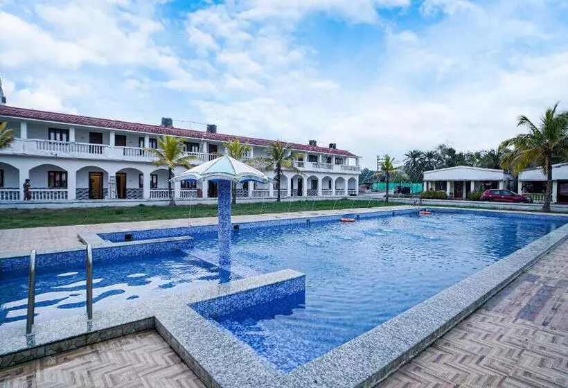 ホテル Silver Sand Eco Resort !! Beachfront !! With Biggest Pool And Huge Open Area !! Ideal For Weddings !