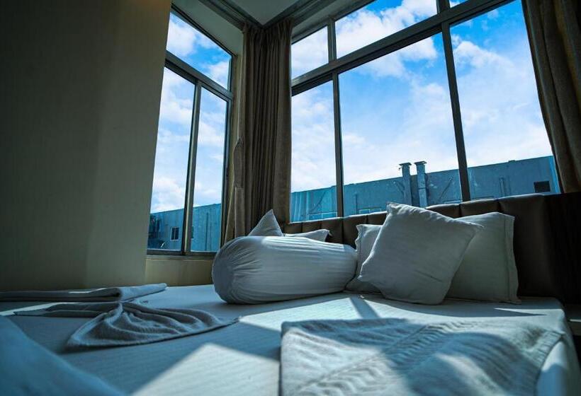 酒店 Silver Sand Eco Resort !! Beachfront !! With Biggest Pool And Huge Open Area !! Ideal For Weddings !