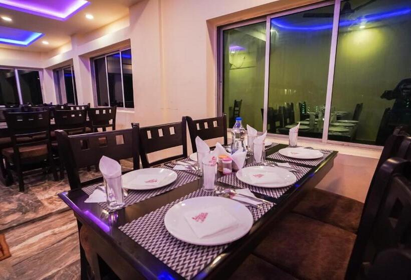 酒店 Silver Sand Eco Resort !! Beachfront !! With Biggest Pool And Huge Open Area !! Ideal For Weddings !