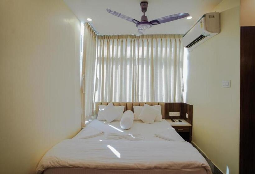 酒店 Silver Sand Eco Resort !! Beachfront !! With Biggest Pool And Huge Open Area !! Ideal For Weddings !