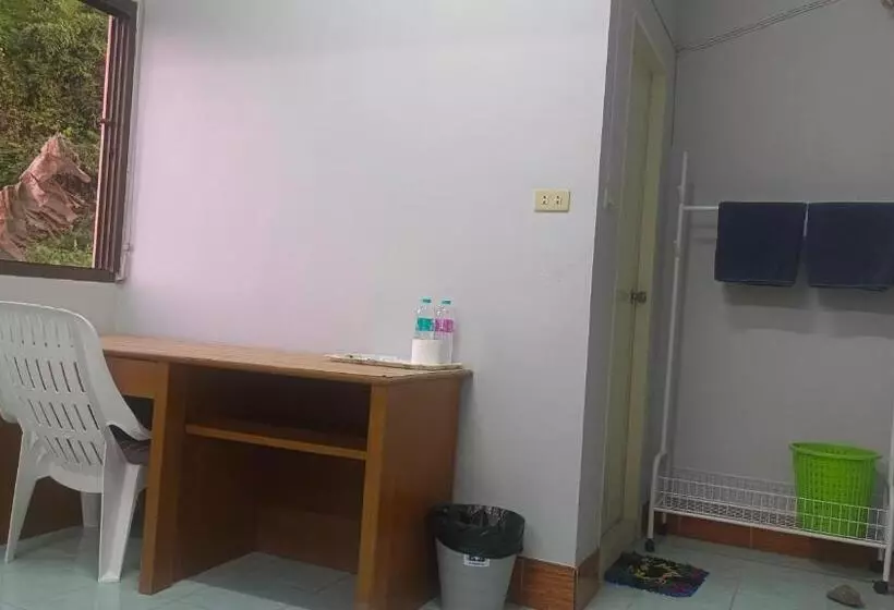モーテル Mountain View Hostel   Krabi Airport Near Wat Thamsuea