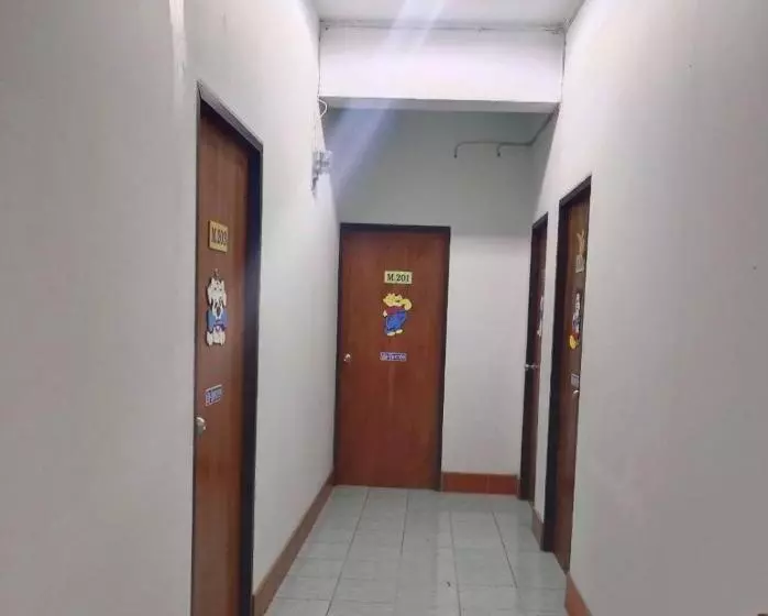 モーテル Mountain View Hostel   Krabi Airport Near Wat Thamsuea