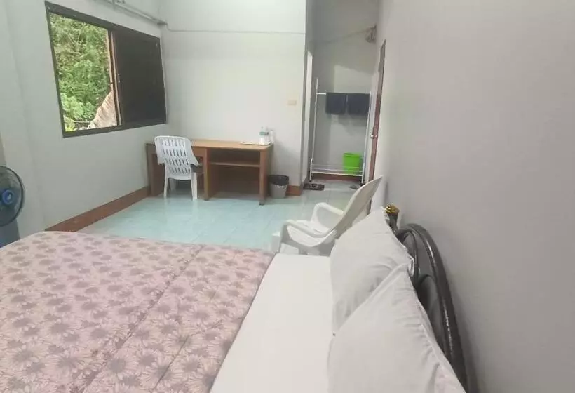 モーテル Mountain View Hostel   Krabi Airport Near Wat Thamsuea