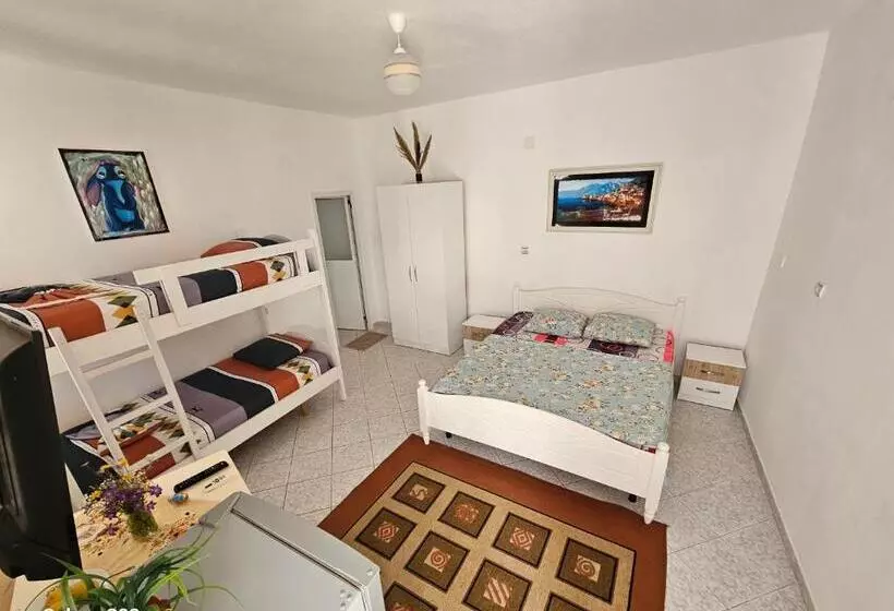 Majatalo Himara Beach Rooms