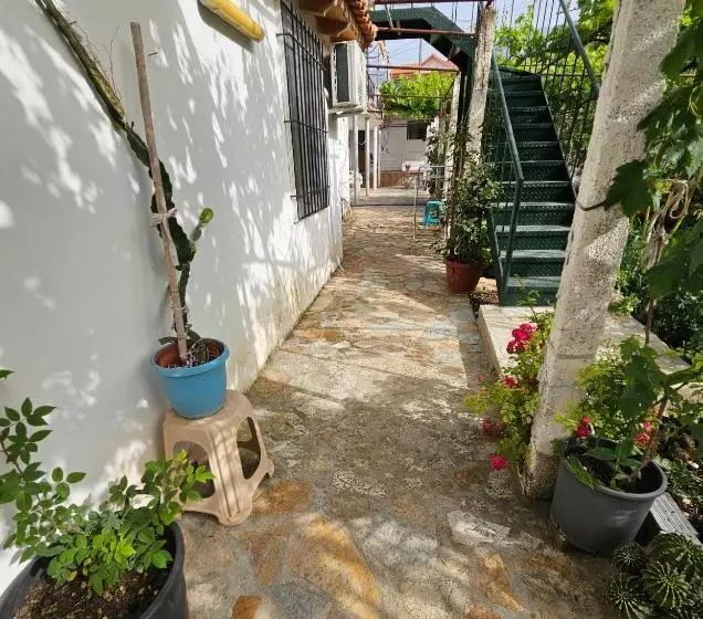 Majatalo Himara Beach Rooms