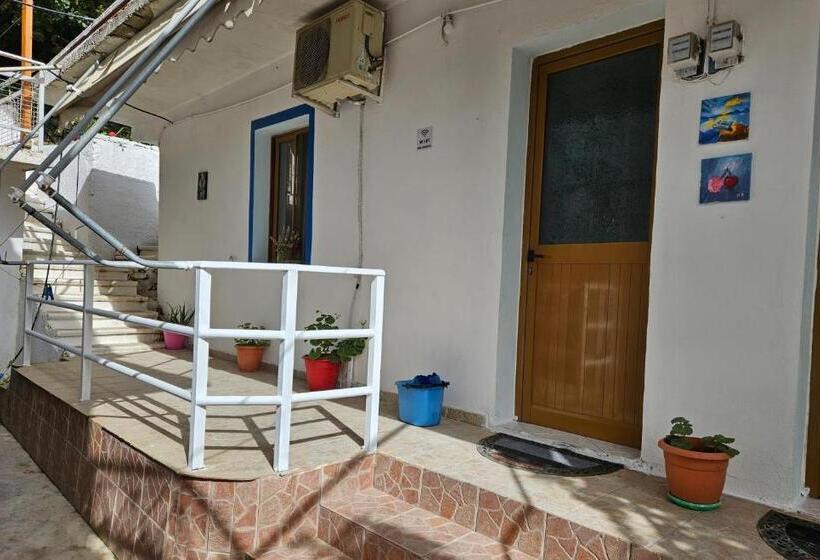 פנסיון Himara Beach Rooms