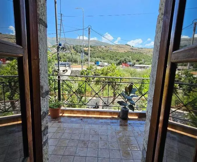 Majatalo Himara Beach Rooms