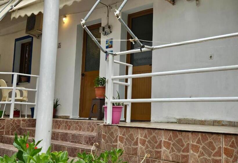 פנסיון Himara Beach Rooms