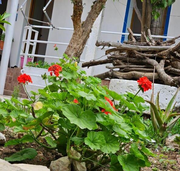 פנסיון Himara Beach Rooms