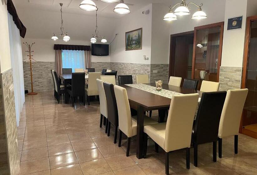 פנסיון Josephus Vendégház