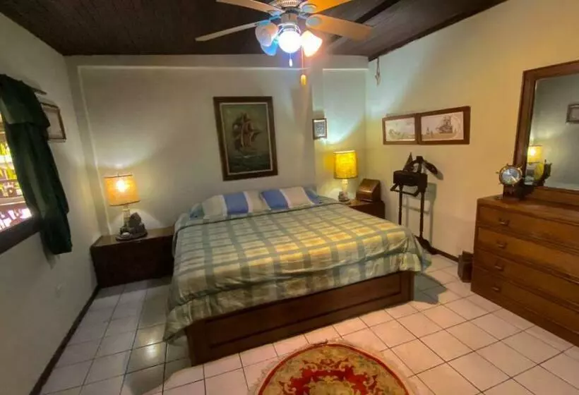 ペンション La Casa Del Arbol