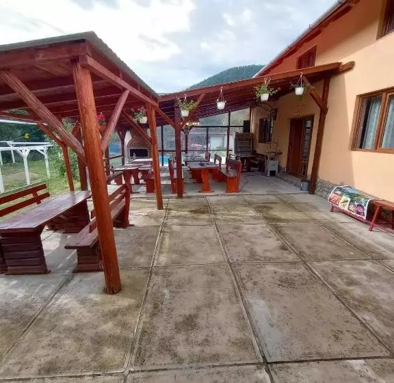 Pensiune  Cazare  Restaurant Casa Deni