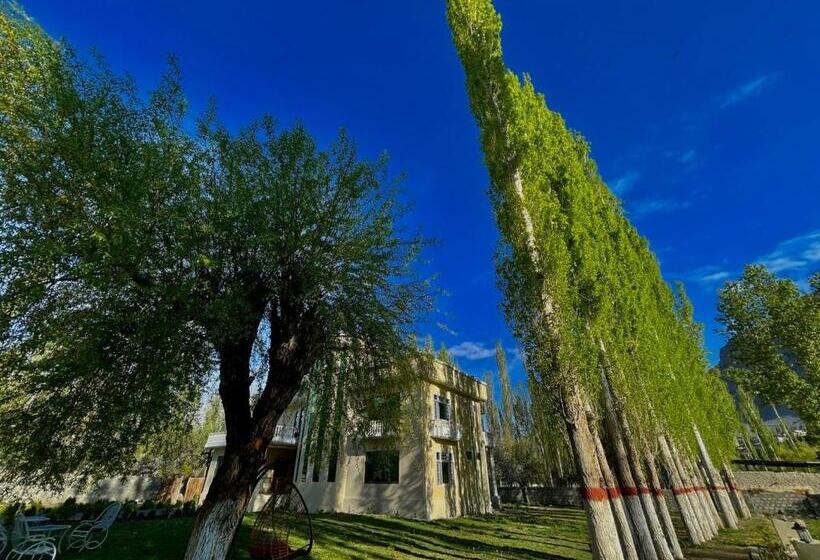 Skardu Saraye Hotel & Resort