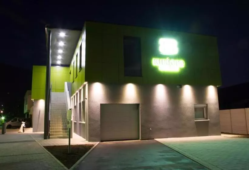 Hotelli Bed & Breakfast Outlet