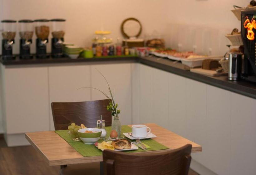 Отель Bed & Breakfast Outlet