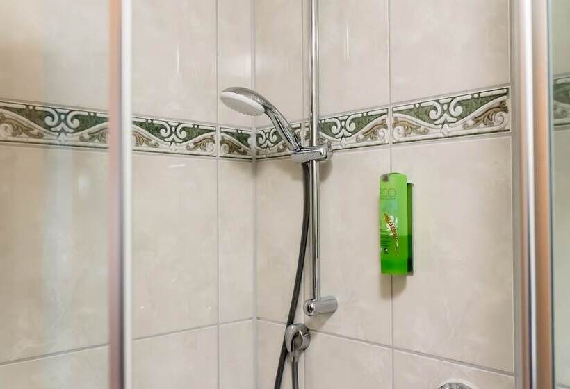 בית מלון כפרי Circle Inn