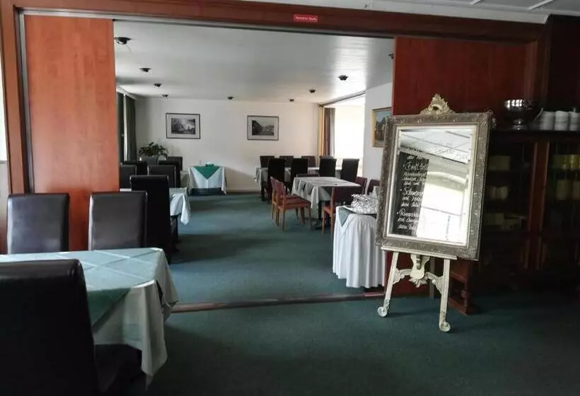 ホテル Dorfschänke