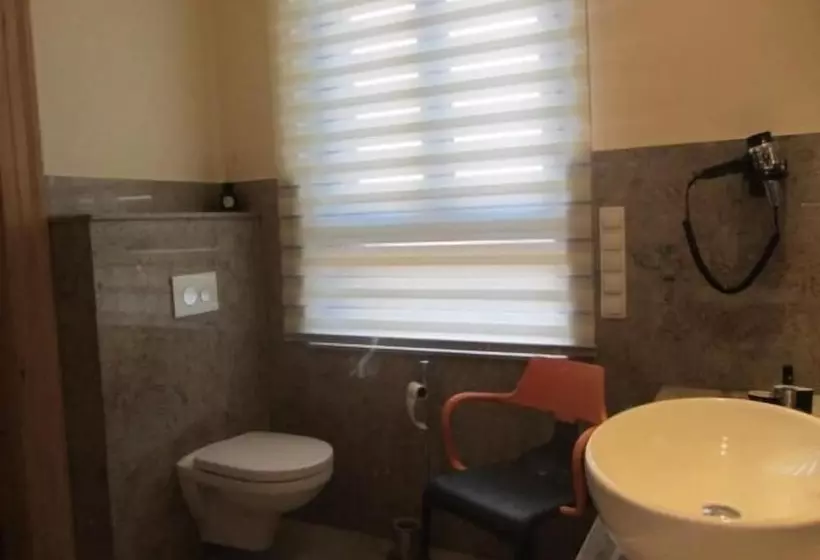 ホテル Exklusive Gastezimmer Landau