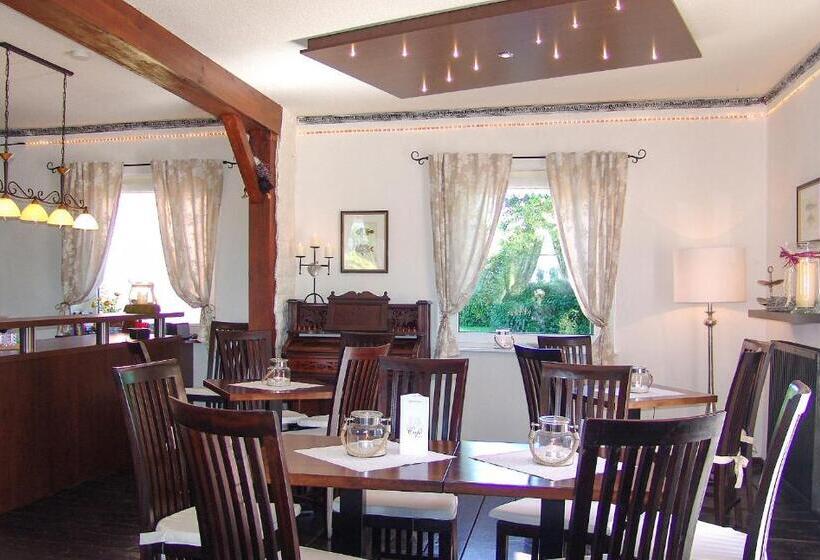 فندق Garni Landhaus Uttum