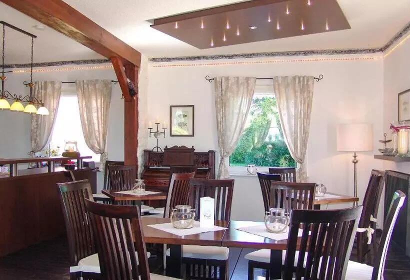 Hotelli Garni Landhaus Uttum