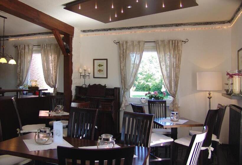 فندق Garni Landhaus Uttum