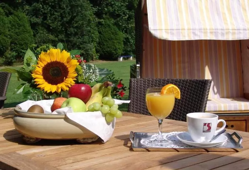 Hotelli Garni Landhaus Uttum