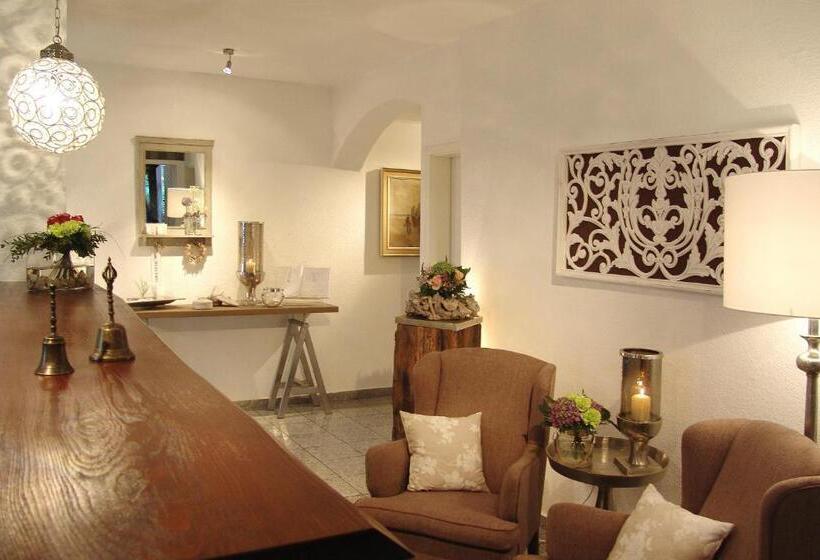 فندق Garni Landhaus Uttum