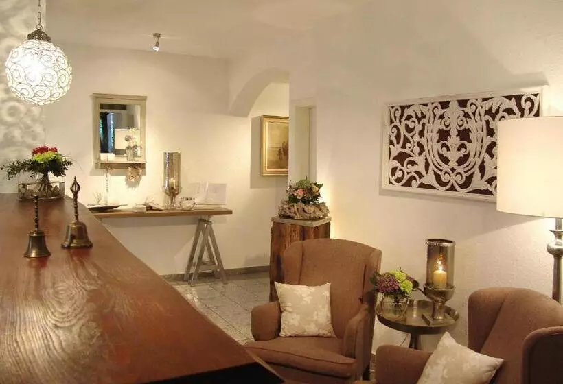 Hotelli Garni Landhaus Uttum