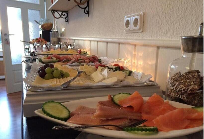 فندق Garni Landhaus Uttum