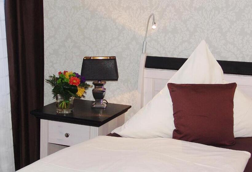 فندق Garni Landhaus Uttum