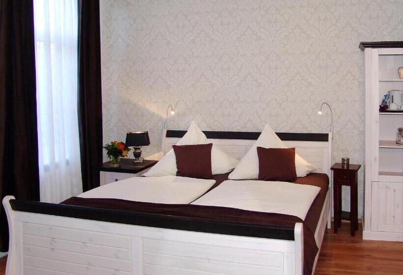 فندق Garni Landhaus Uttum