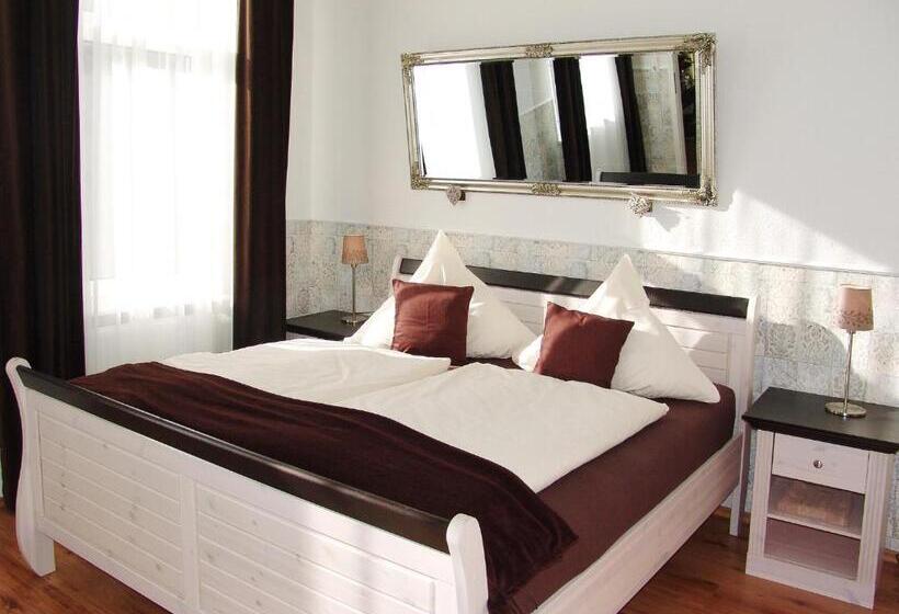 فندق Garni Landhaus Uttum