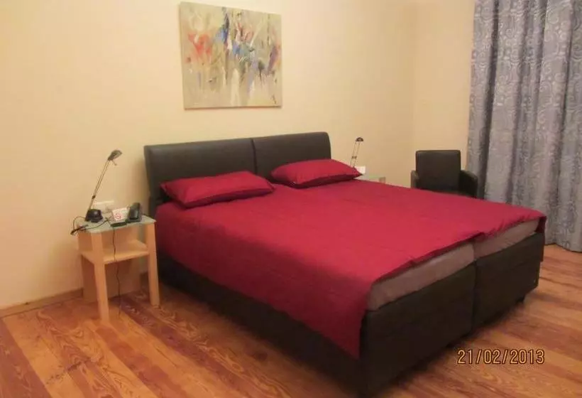 ホテル Exklusive Gastezimmer Landau