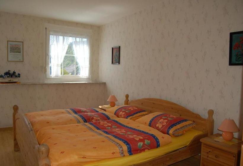 בית מלון כפרי Weingut Klein Götz