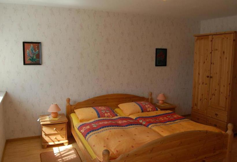 בית מלון כפרי Weingut Klein Götz