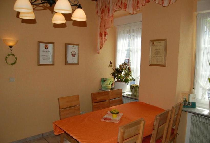 בית מלון כפרי Weingut Klein Götz